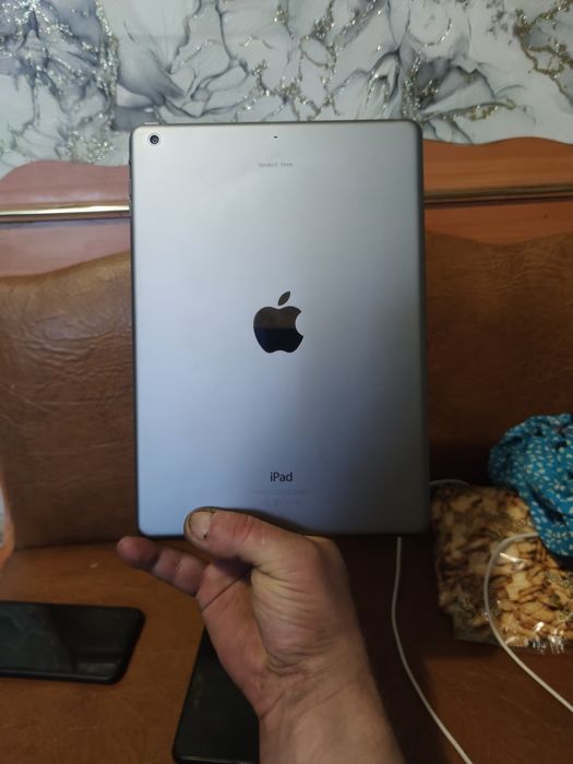 Планшет Айпад ХР 32г ( той самий 7)