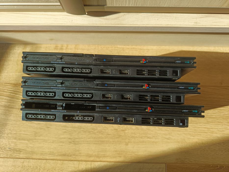 Uszkodzone trzy konsole PS2