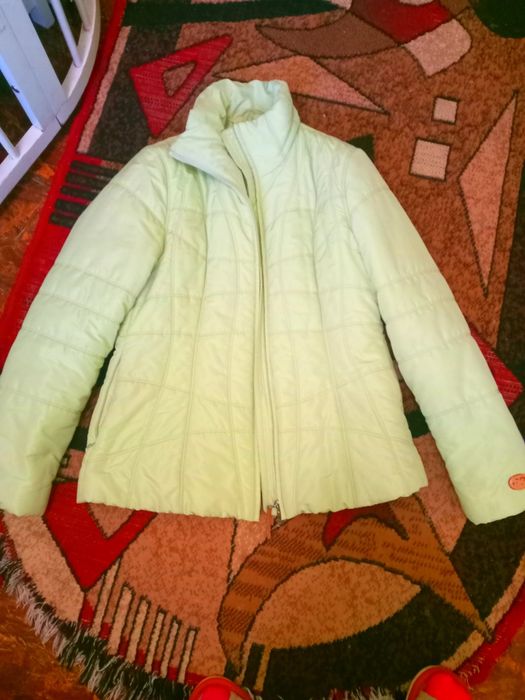 Віддам куртку жіночу
