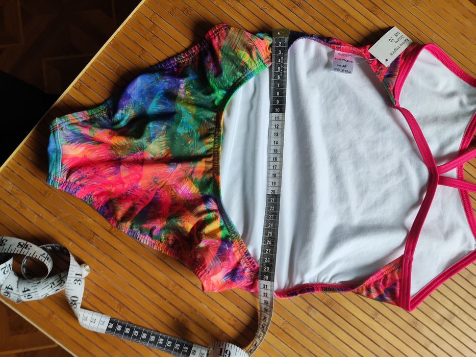 Продам купальник arena