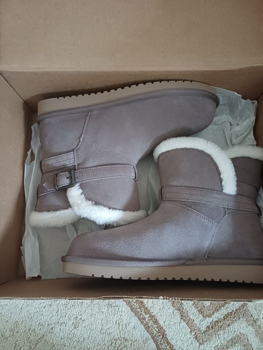 Продам уггі. Стан новий. Не підійшов розмір.