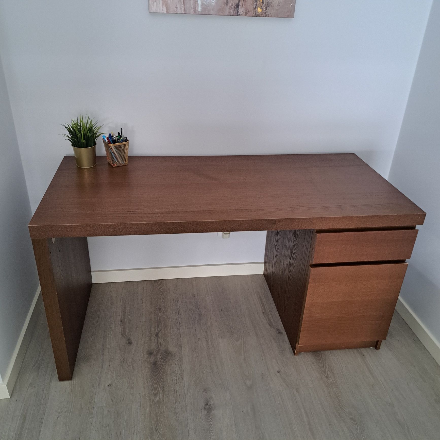 Secretária Malm Ikea e cadeira Sklum
