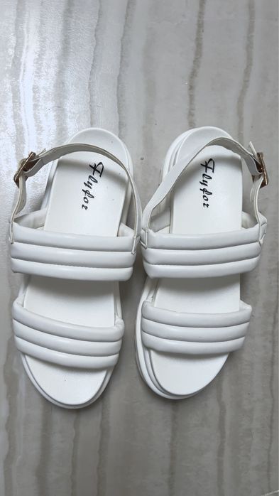 Босоніжки білі, 38 розмір