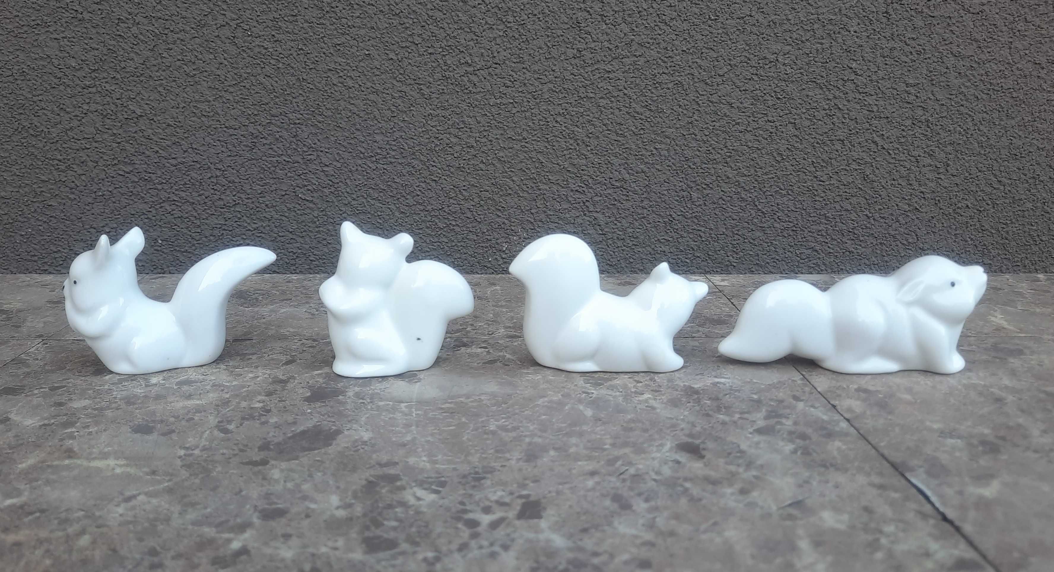 Wiewiórki małe figurki porcelana zestaw 4szt