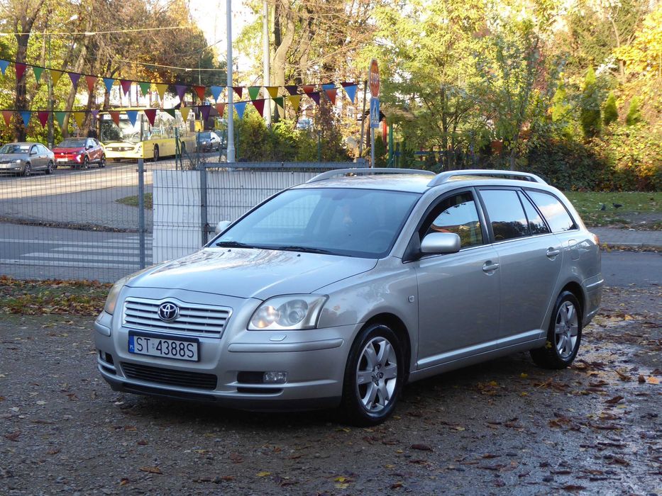 Toyota Avensis 2.0 Benzyna, Bogate Wyposażenie, Zadbany, HAK