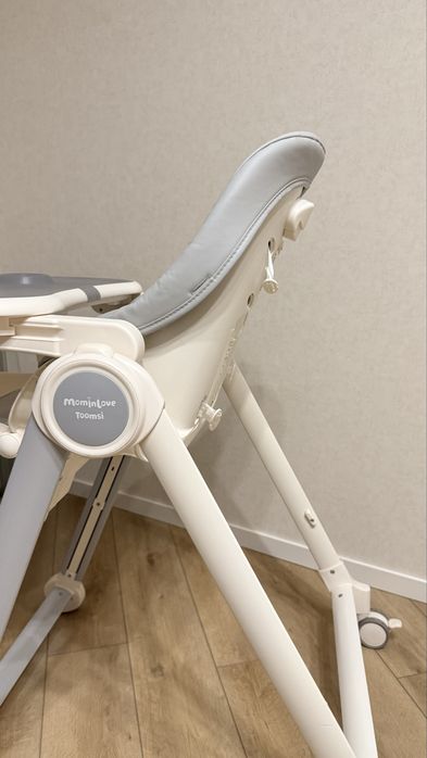 Дитячий стільчик для годування