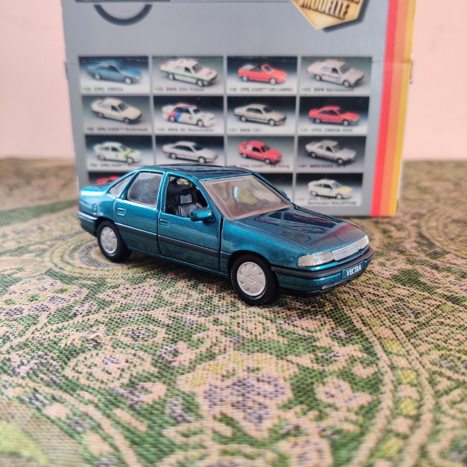 1:43 Opel Vectra A Stufenheck – GAMA Mini