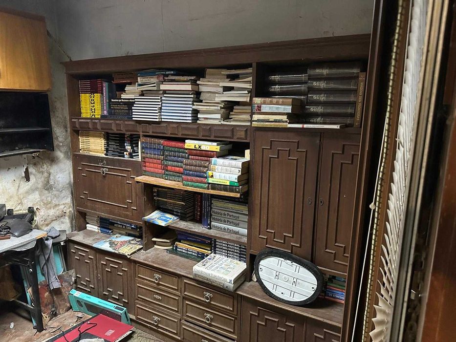 Móbíliário diverso + Livros, eletrodomésticos etc