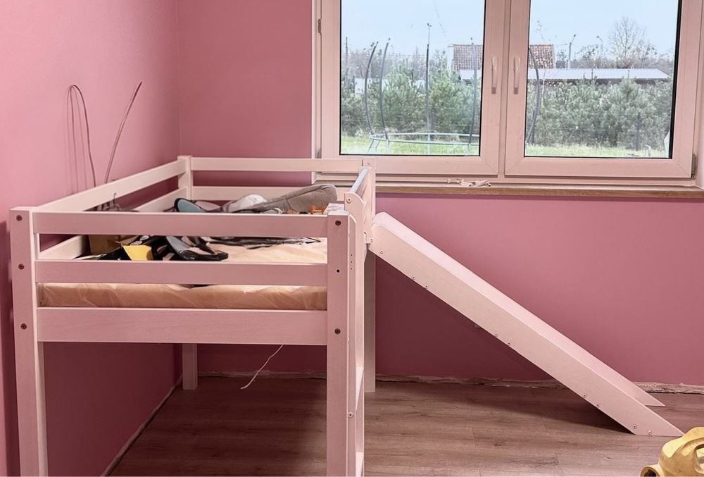 Łóżko ze zjeżdżalnią