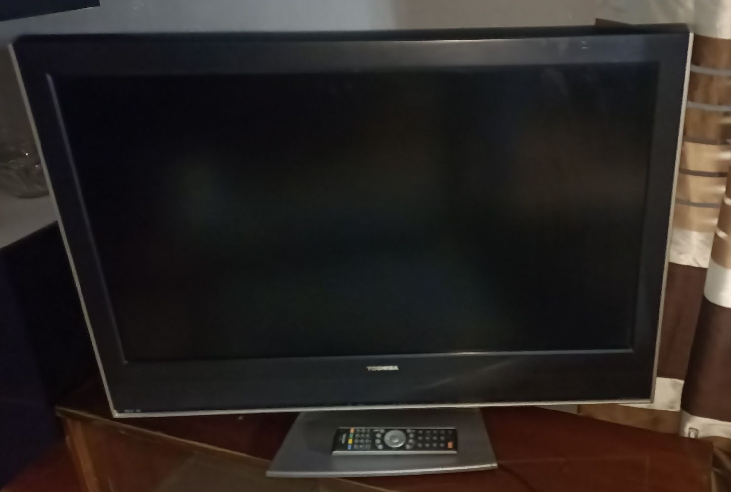 Telewizor LCD Toshiba colour 37"