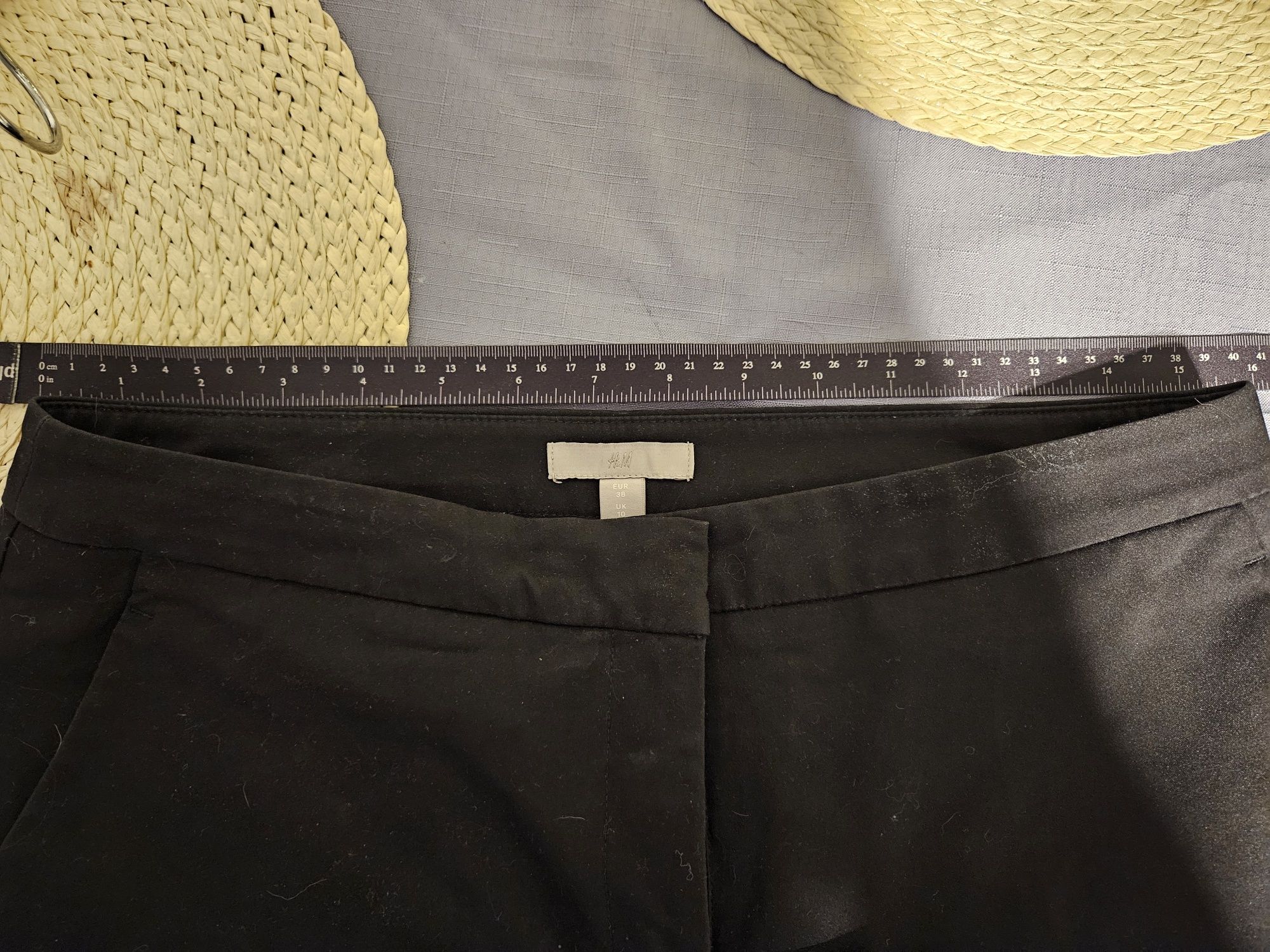 w większości bawełniane czarne spodnie z H&M, r. 38