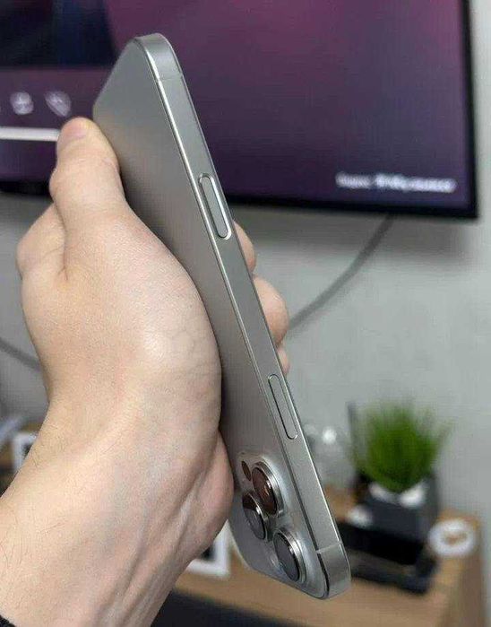 iPhone 16 Pro Max, 256 ГБ, SIM + eSIM