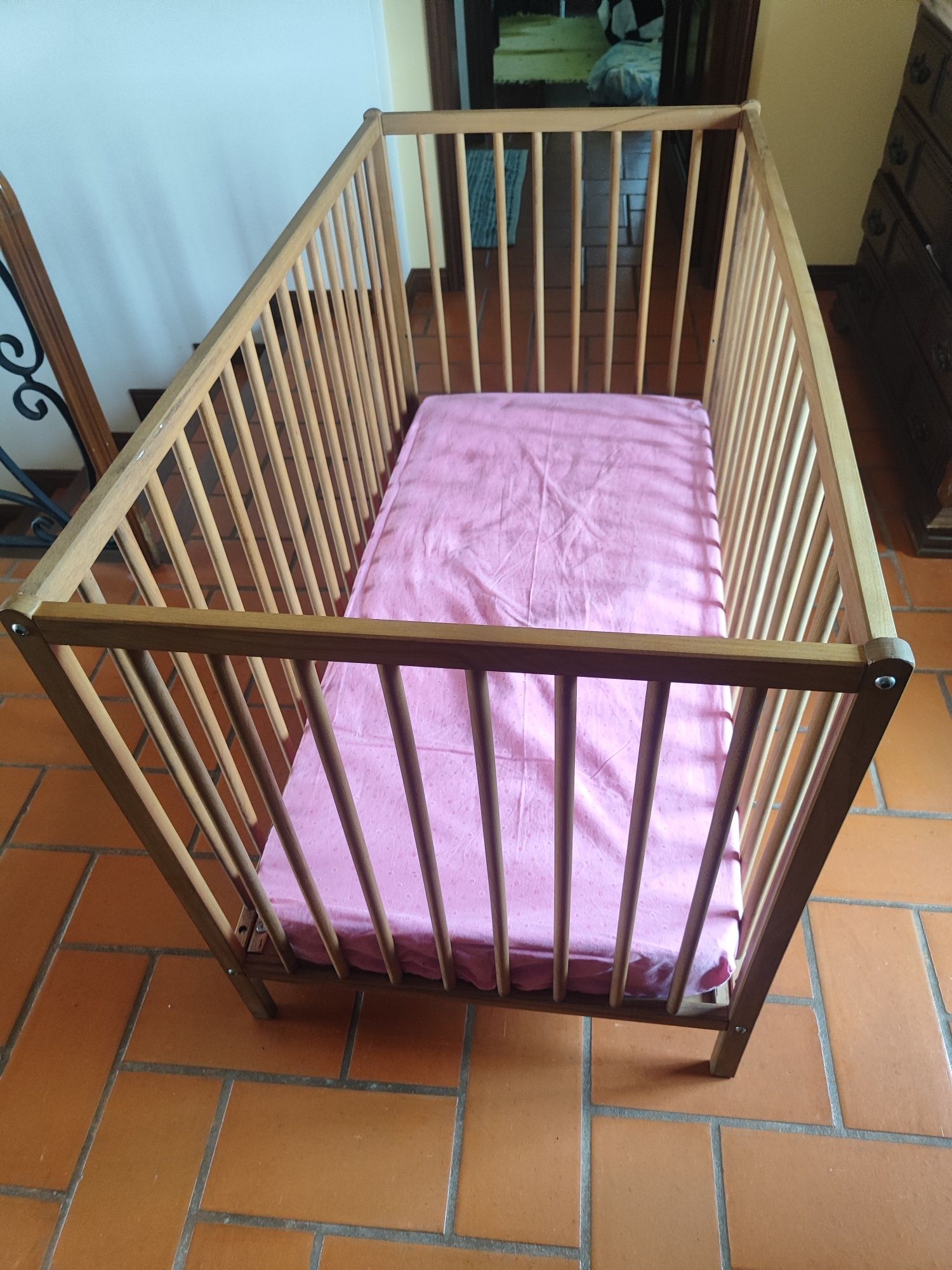 Cama grades Berço com colchão como novo!