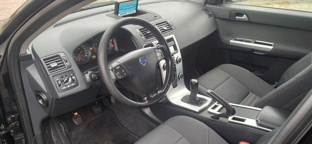 Volvo V50 rok 2010 silnik 2.0B 145km przebieg 172.000 km