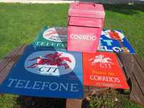 Placas antigas CTT de esmalte e caixa de correio