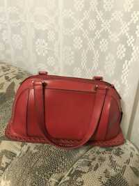 Модная красная сумочка