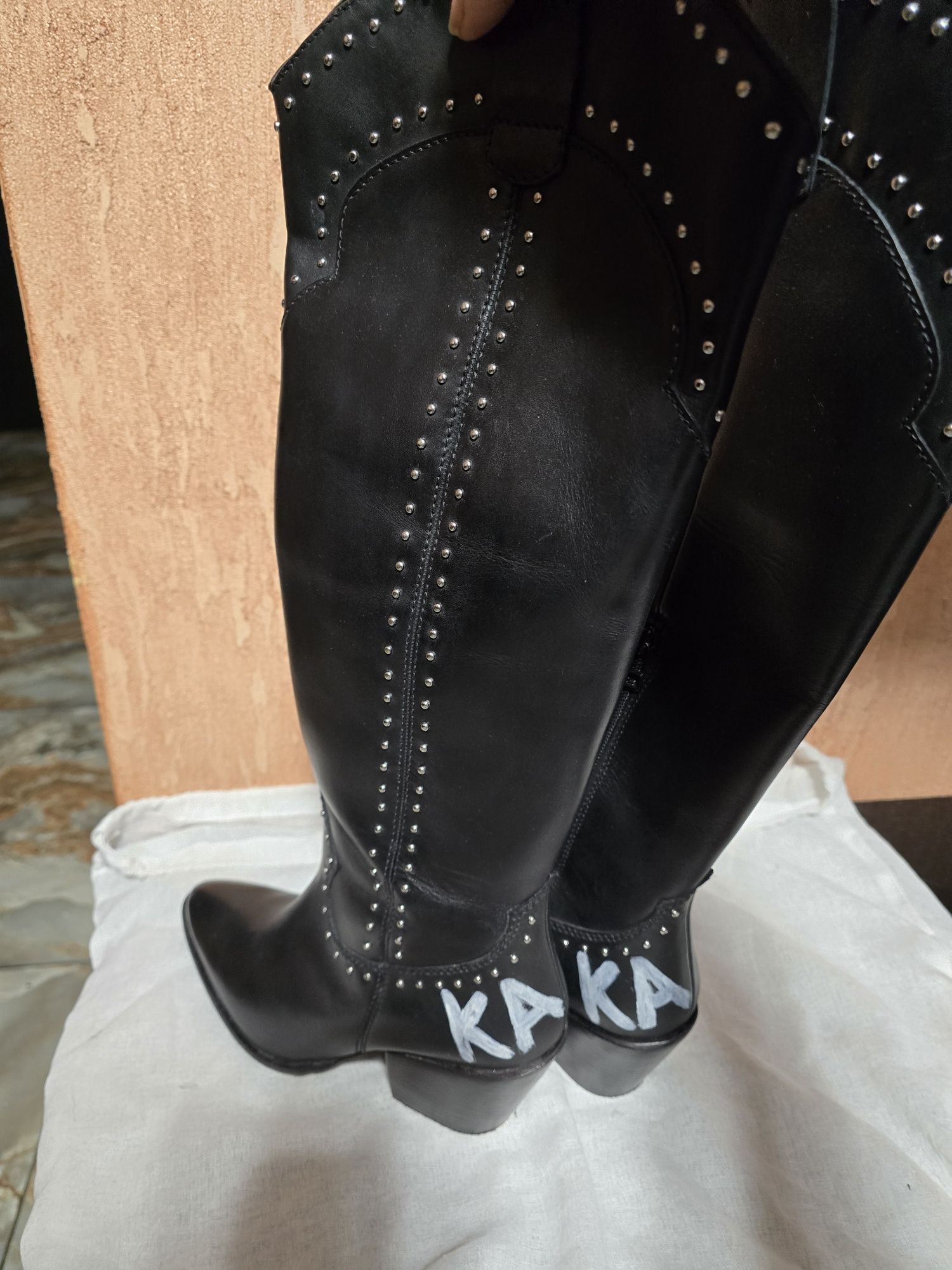 Продам новые сапоги,казаки,козаки,размер 37-38