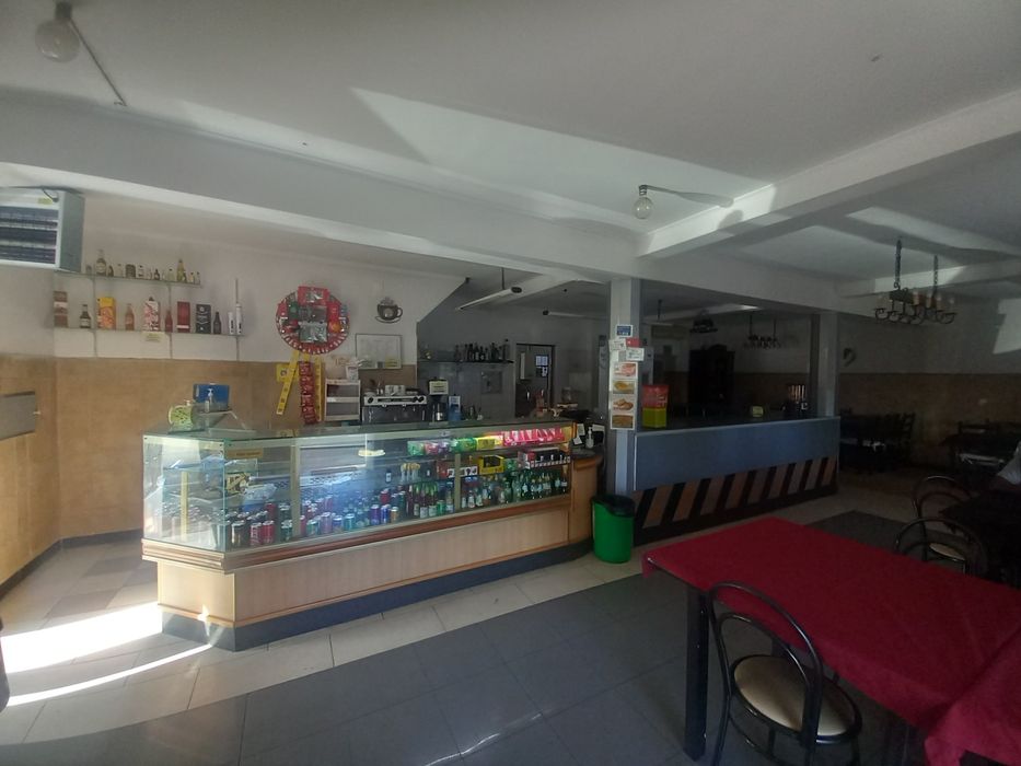 Restaurante a funcionar em pleno para trespasse
