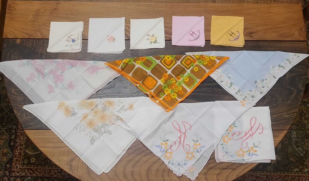 Lenços de pano bordados de senhora antigos - ótimo estado