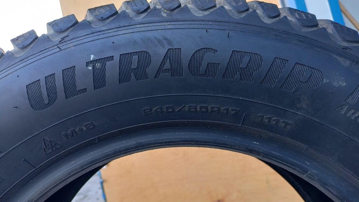 Goodyear UltraGrip Ice Arctic SUV 245/65 R17 111T