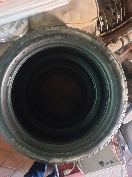 Продам зимову резину 235/45 R18 Firestone Winterhaw 4 (22-23р.в.) 8мм.