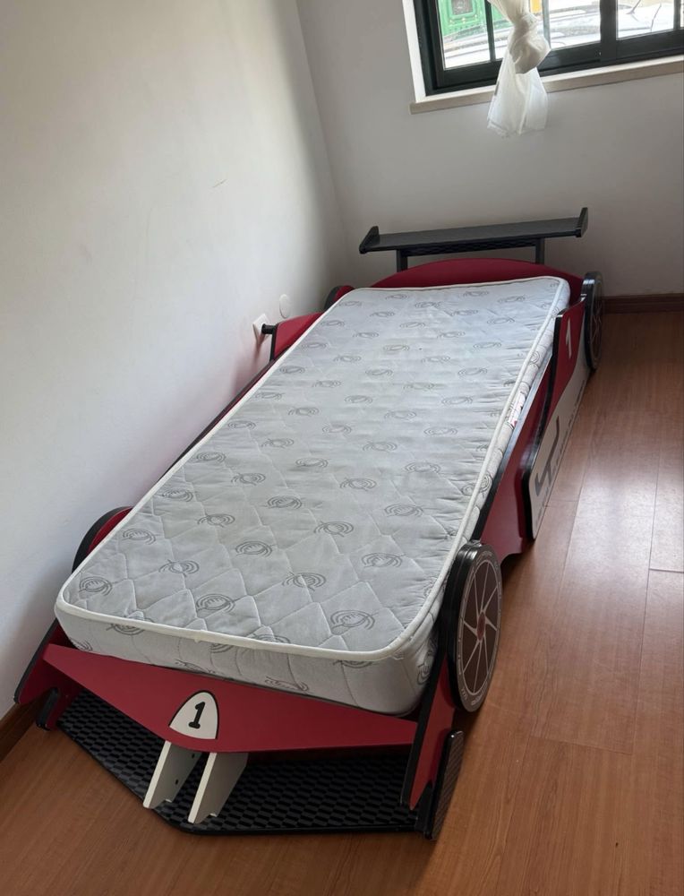 Cama de carro + colchao / usada / mais em boas condições