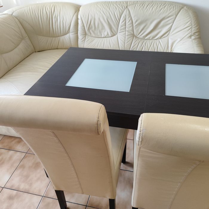 Narożnik skórzany, stół rozkładany, pufa, 3 krzesła