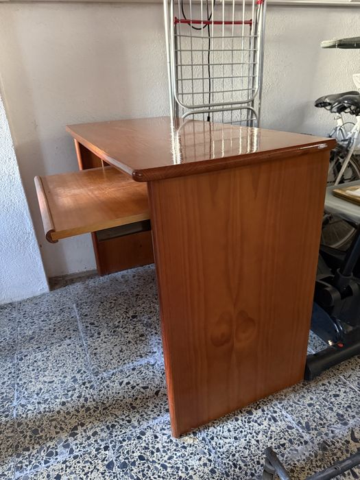 Secretaria usada em carvalho