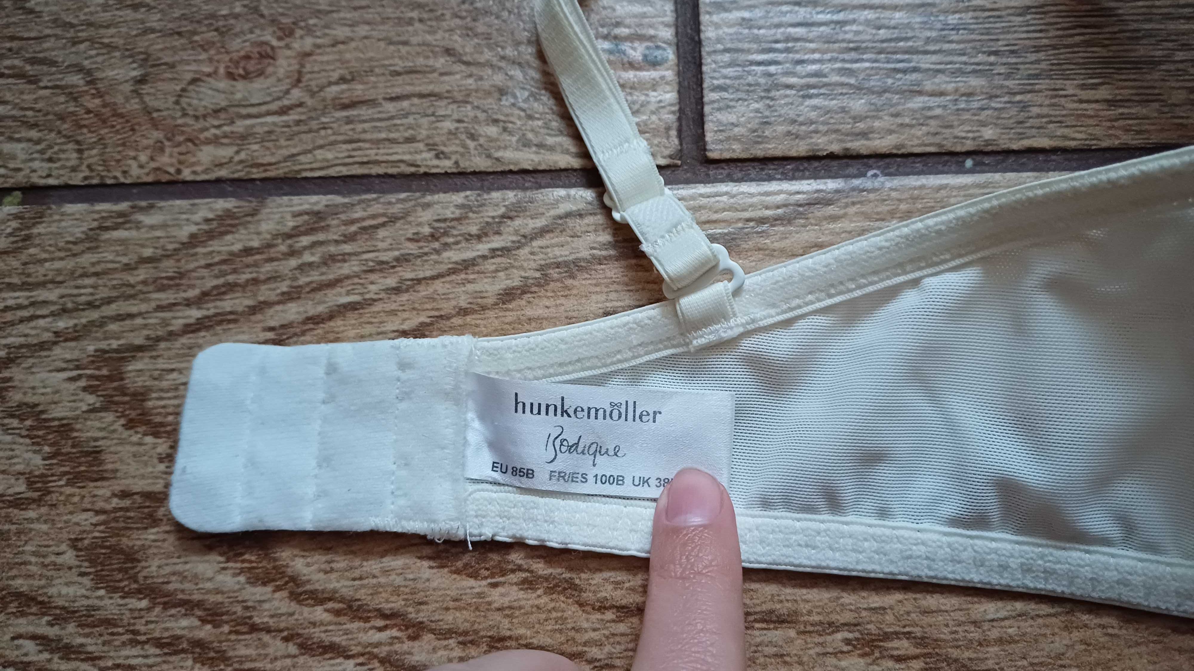 Kremowy elegancki biustonosz Hunkemöller r. 85 B