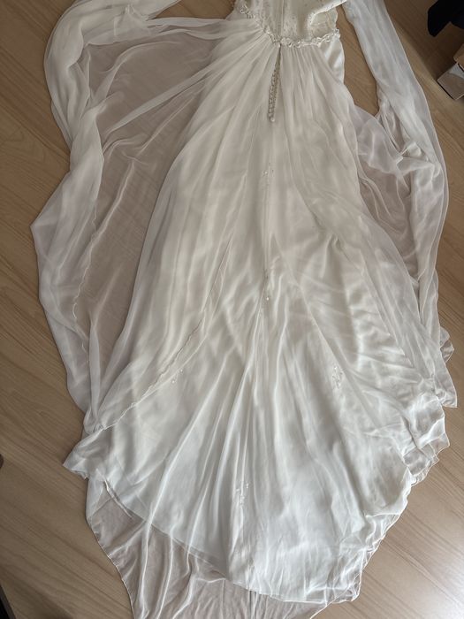 Kremowa sukienka ślubna