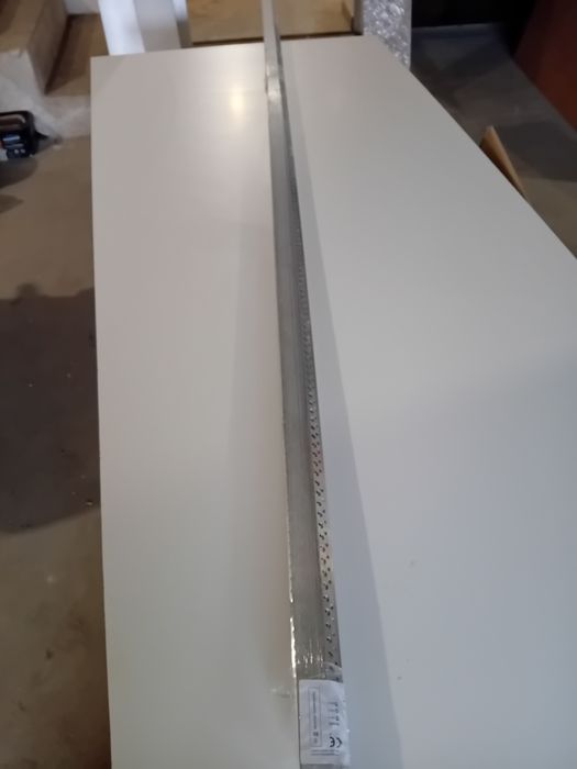 Narożnik perforowany aluminiowy 23x23 dł 3m. 50szt