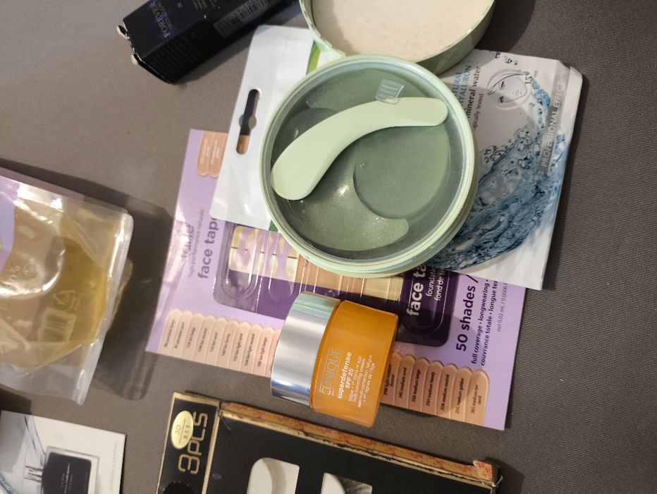 Kosmetyki Pixi płatki pod oczy perfumy clinique tarte Bell eveline