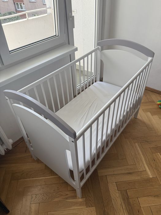 Łóżeczko dziecięce z materacem