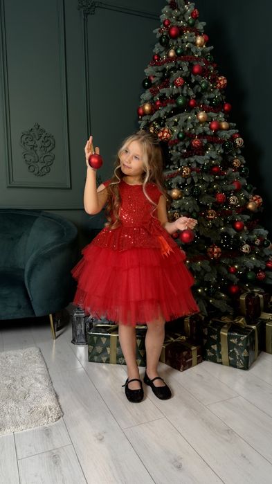 Святкова пишна новорічна сукня червоного, зеленого кольору