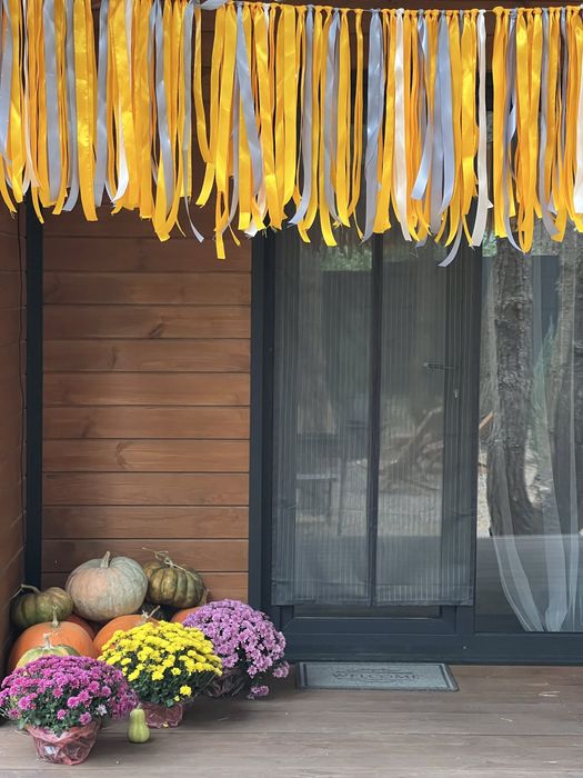 Декоративна гірлянда з атласних стрічок