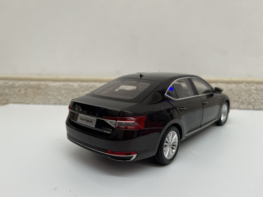 Model 1/18 Skoda Superb III