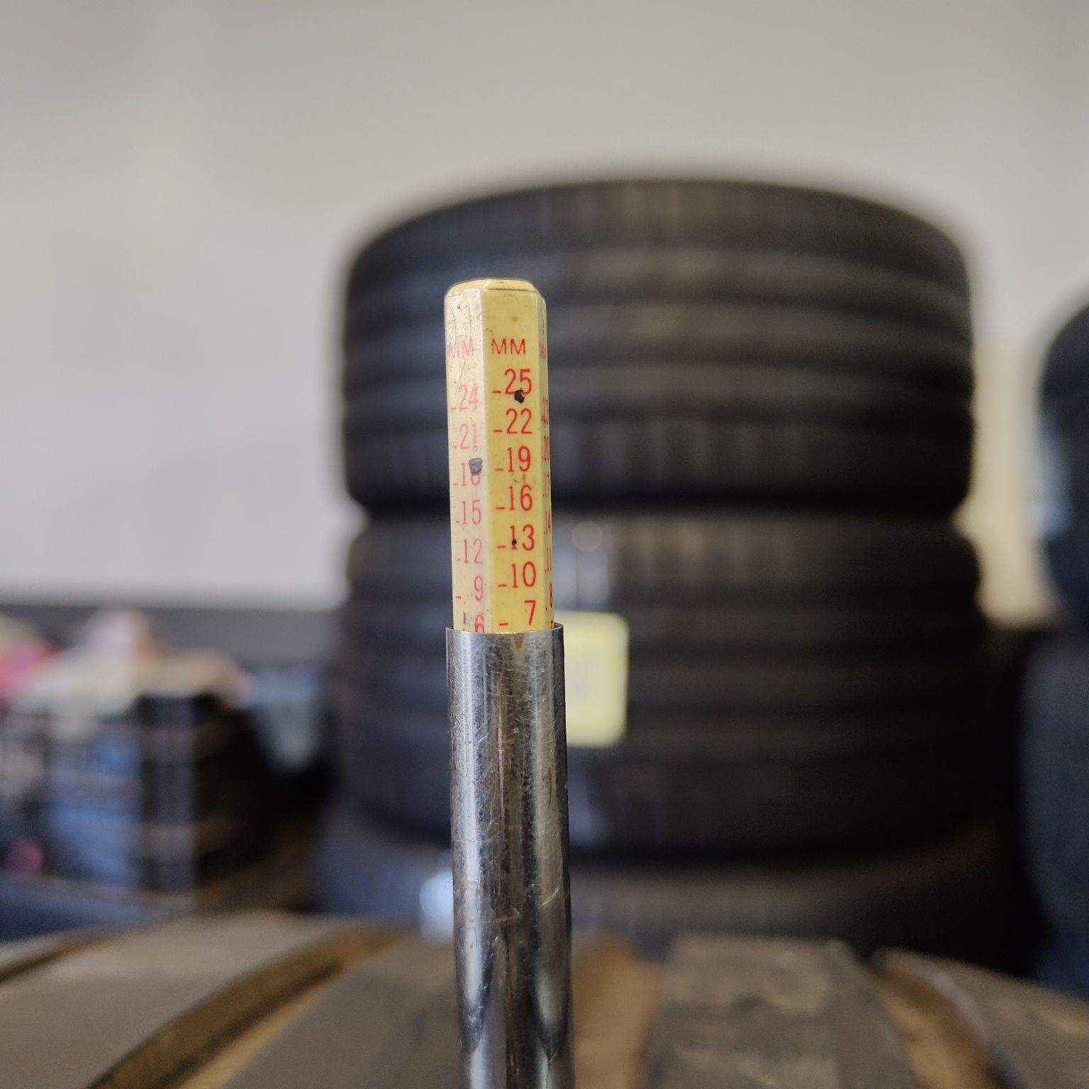255/40/20 XL Sprzedam parę opon letnich Goodyear