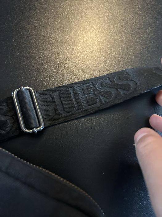 Saszetka Guess czarna