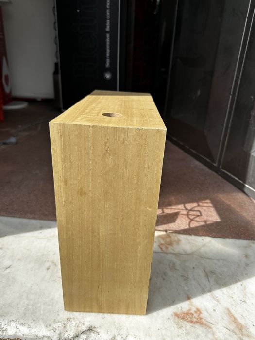 Expositor de Vinhos em madeira Com etiquetas