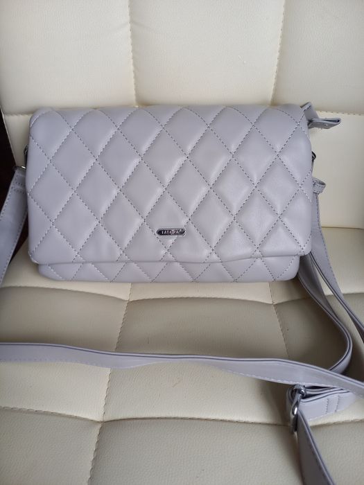 Сумка  з довгим ремінцем із штучної шкіри