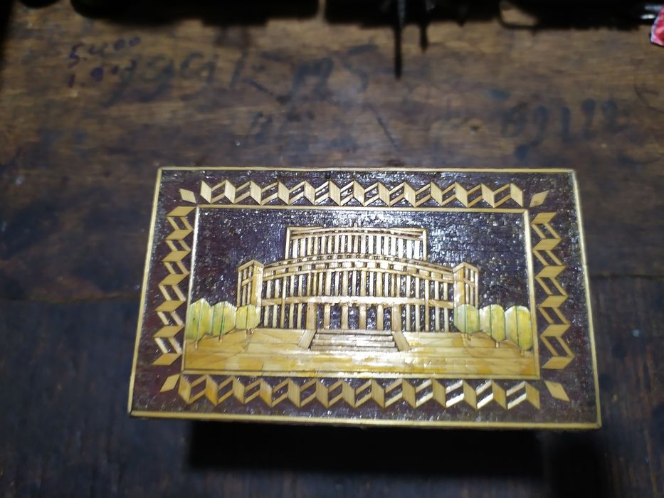 Продам шкатулочка из дерев и керамикиа