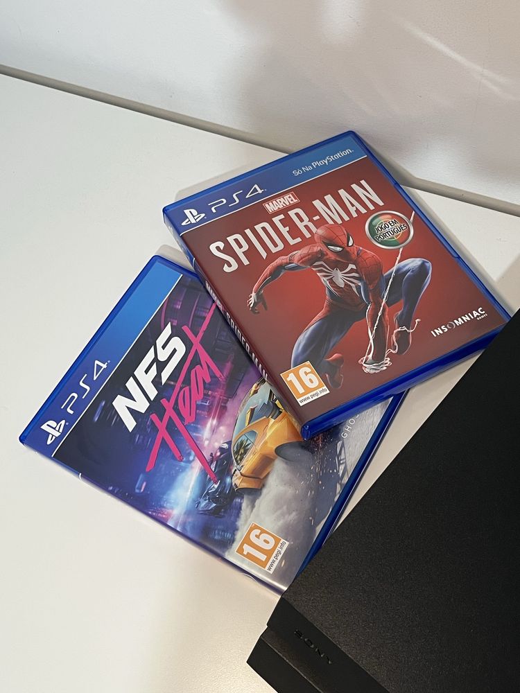 Ps4 ( 1 comando ) + ( 2 jogos )