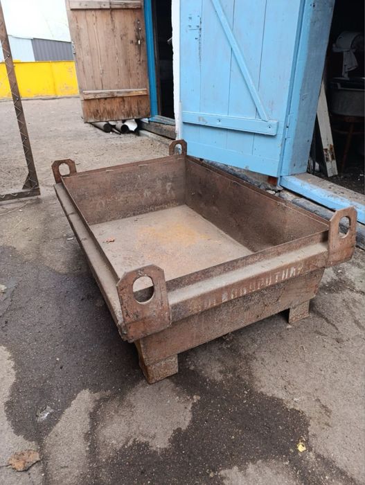 Металеві контейнери/піддони