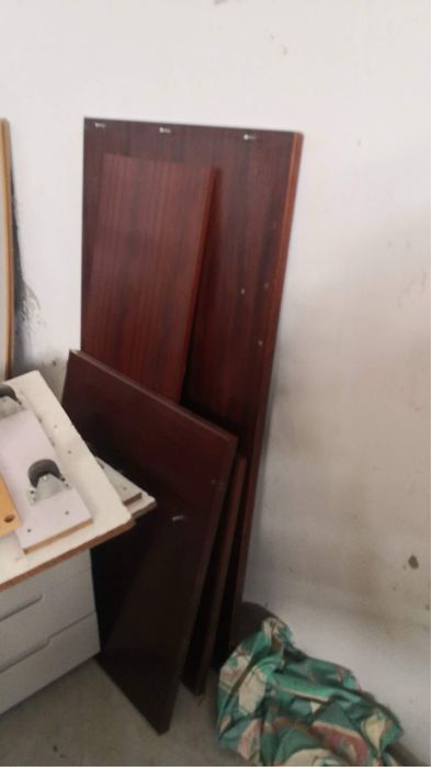 Secretarias castanha e preto