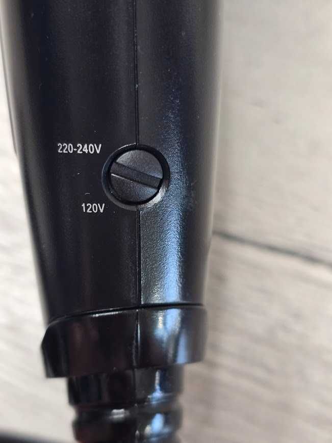 Remington D1500 suszarka do włosów turystyczna  Uniwersalne napięcie