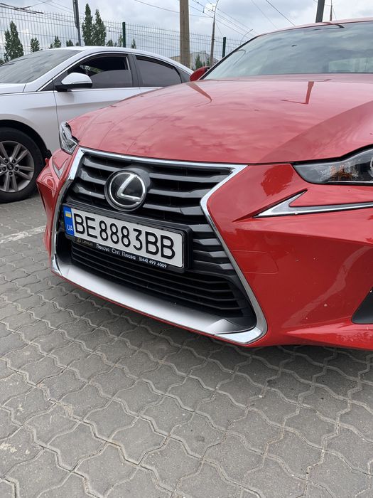Lexus is 200t 2017 рік