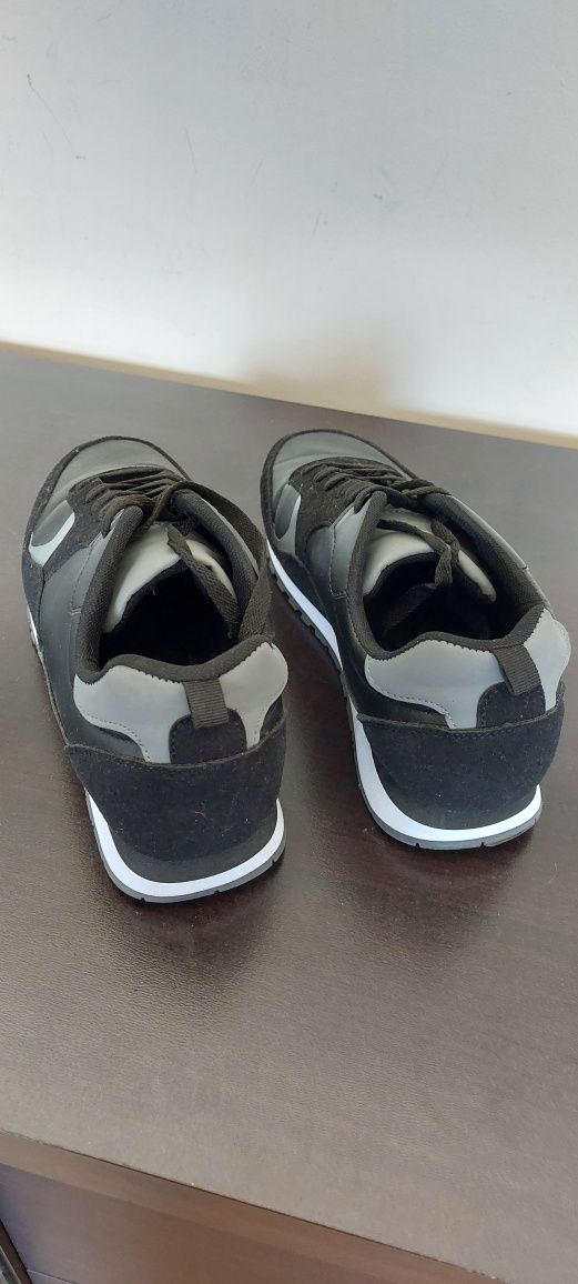 Tenis pretos inextenso