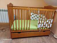 Drewniane łóżeczko 120x60 z misiem i szufladą