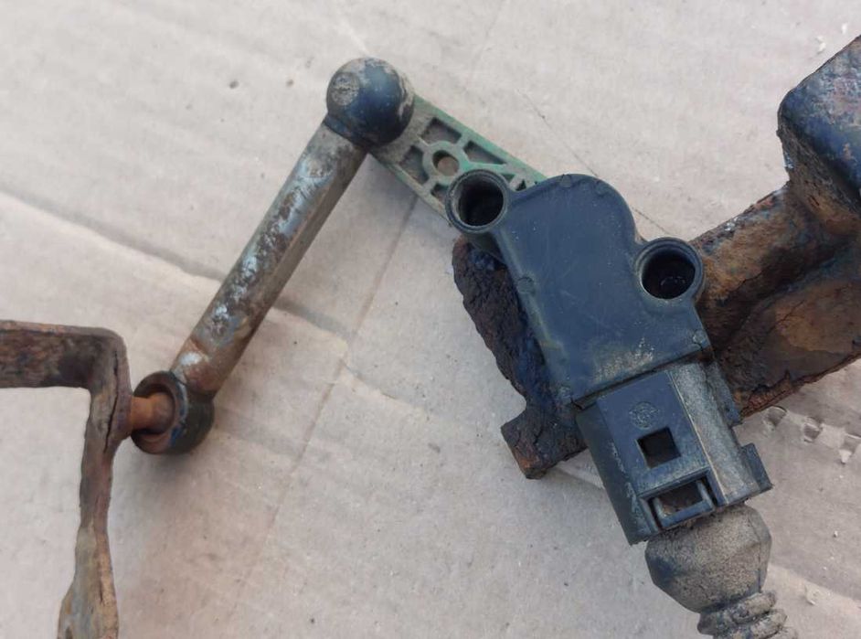 Czujnik poziomowania świateł Xenon tył  VW Scirocco EOS