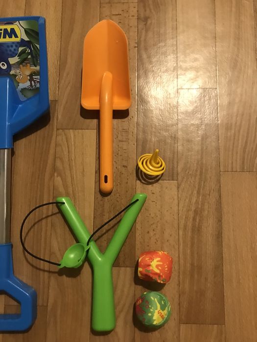 Лопатки, рогатка, дзига